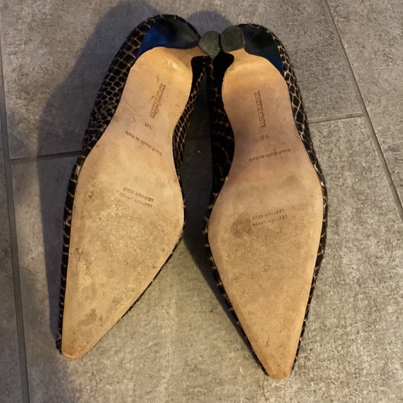 Manolo Blahnik Animal Print Black and White Pointed Toe Heels Size 7.5 (38) - Picture 4 of 6